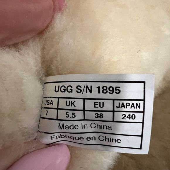 UGG Cargo Pocket Sherpa Boots Chestnut color Size 7 - Picture 6 of 9